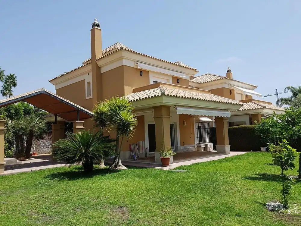 Vista exterior de Casa adosada en venta en Marbella con Aire acondicionado, Jardín privado y Terraza
