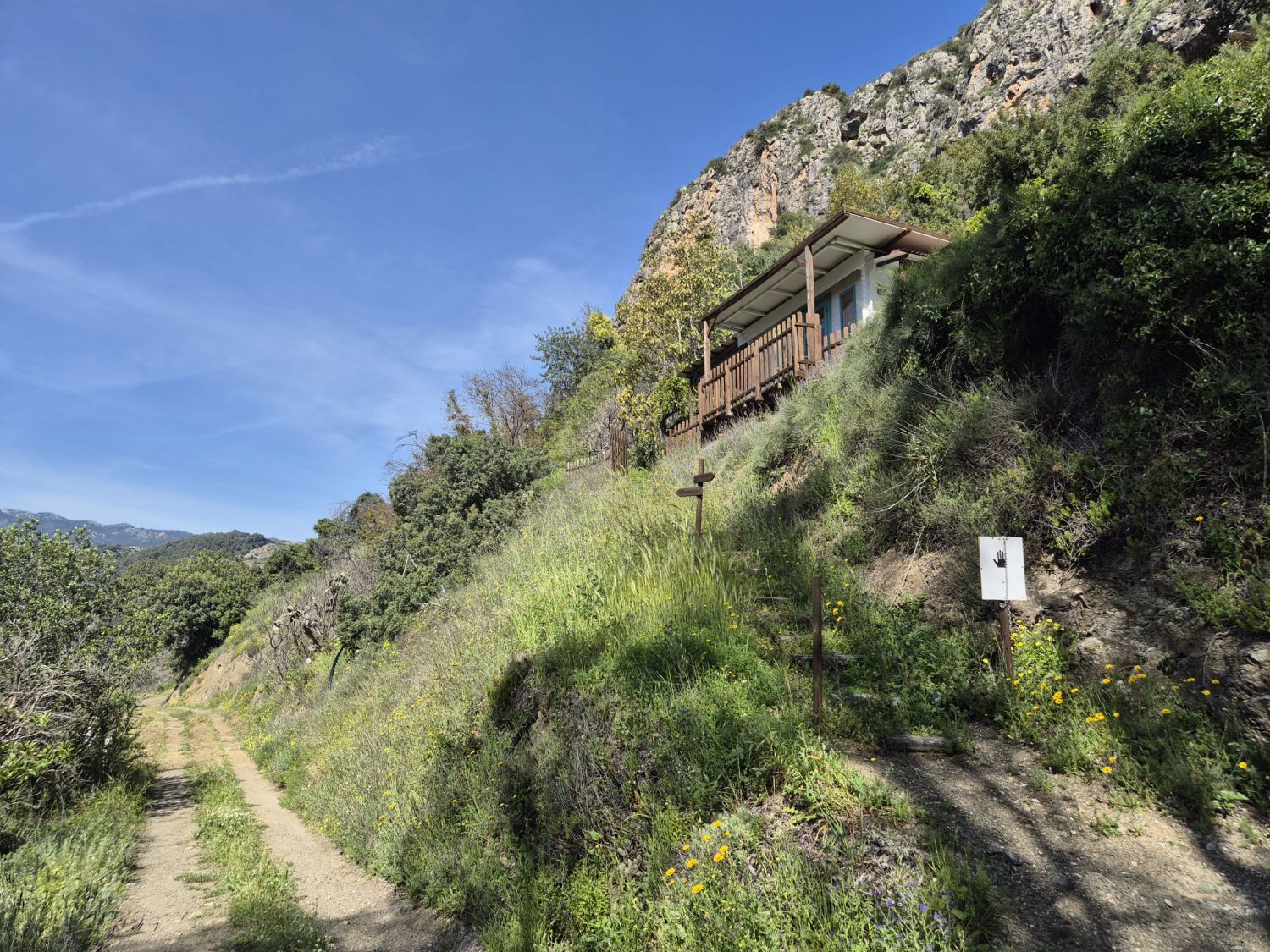 Vista exterior de Finca rústica en venda en Alozaina amb Calefacció