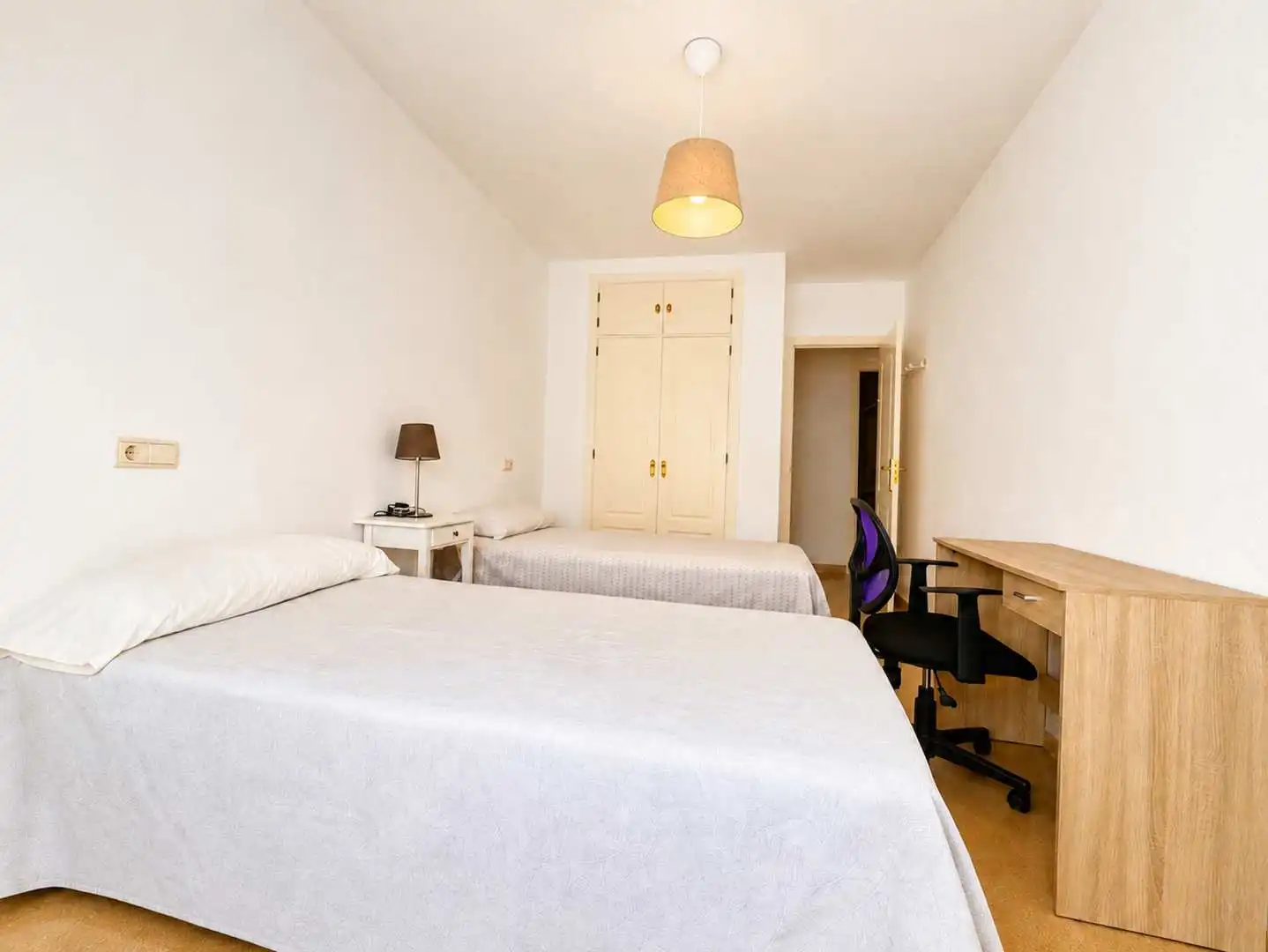 Schlafzimmer von Wohnungen zur Miete in Manilva mit Terrasse, Möbliert und Gemeinschaftspool