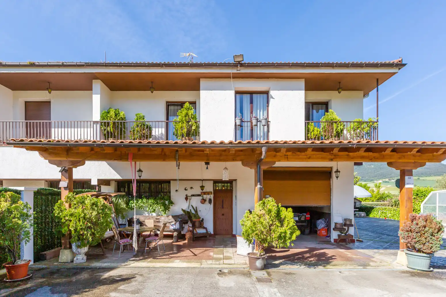 Vista exterior de Casa adosada en venda en Ezcabarte amb Calefacció, Jardí privat i Parquet