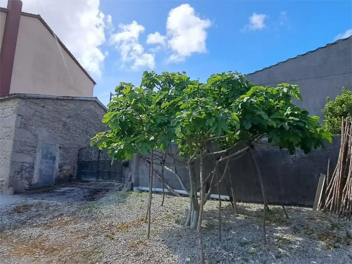 Casa o xalet en venda en Laxe amb Jardí privat, Traster i Moblat