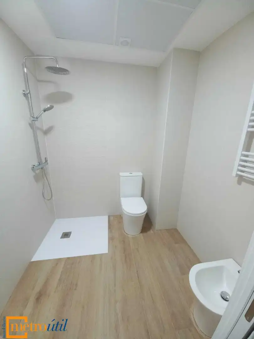 Bathroom of Flat for sale in Salamanca  with Air Conditioner, Heating and Parquet flooring
