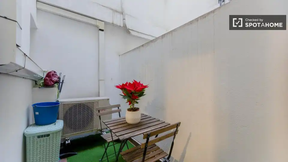 Appartamento con terrazza in affitto a Ciutat Vella, imagen 12