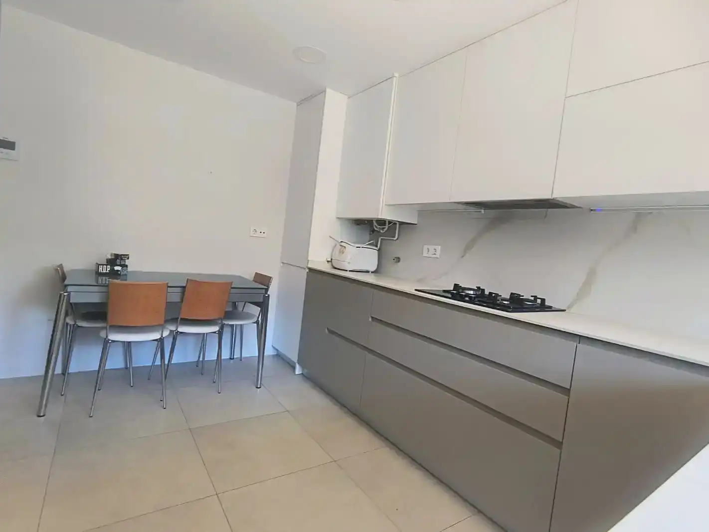 Küche von Wohnung zur Miete in Pozuelo de Alarcón mit Klimaanlage, Privatgarten und Parkett