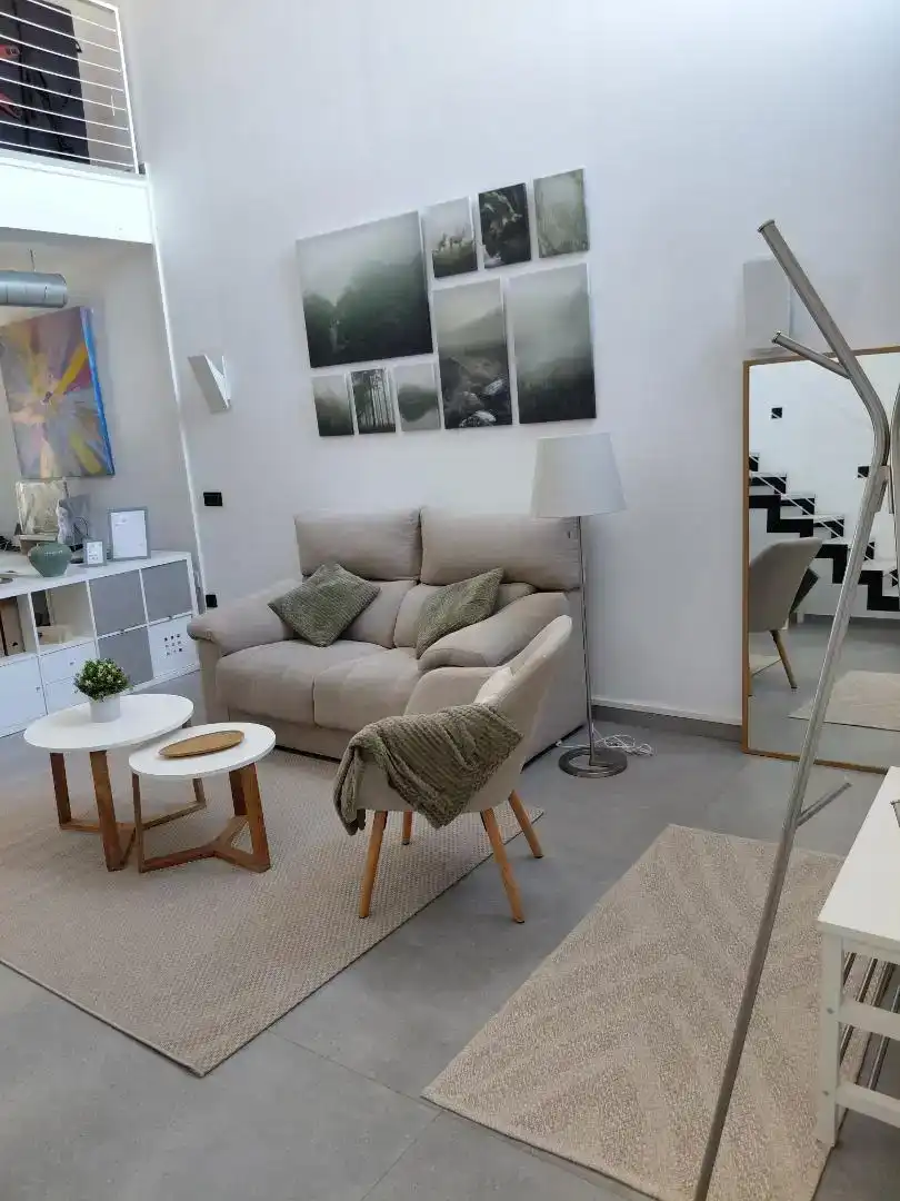 Sala d'estar de Loft en venda en Mairena del Aljarafe amb Aire condicionat, Traster i Moblat