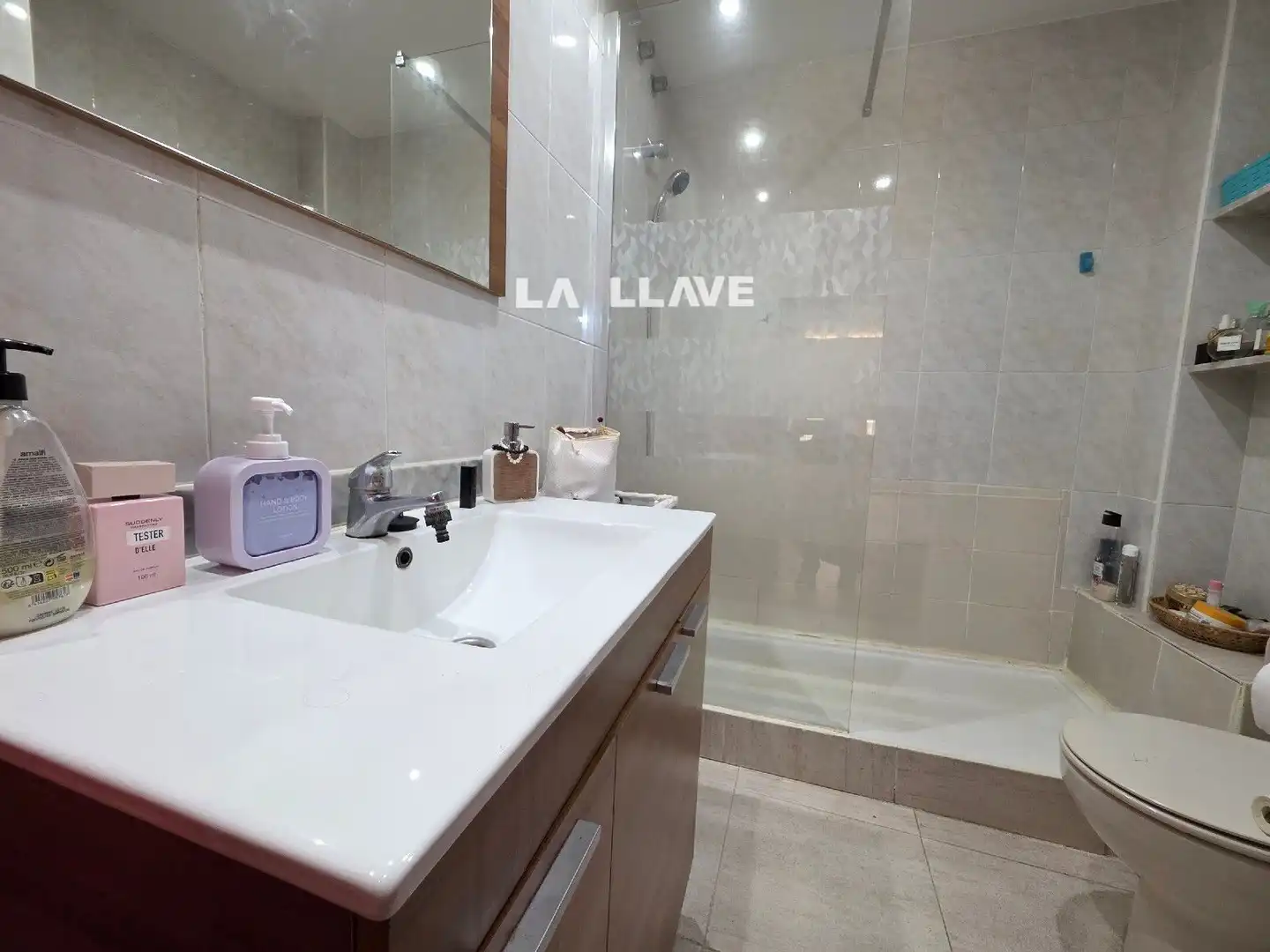 Baño de Piso en venta en Blanes con Calefacción, Terraza y Amueblado