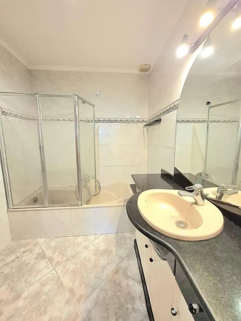 Badezimmer von Wohnungen zum Verkauf in Valencia mit Gemeinschaftspool