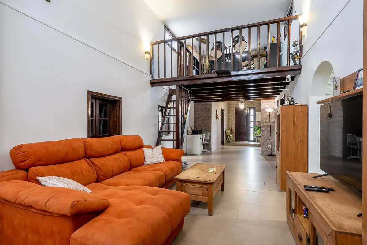 Sala d'estar de Casa o xalet en venda en San Bartolomé amb Traster i Moblat