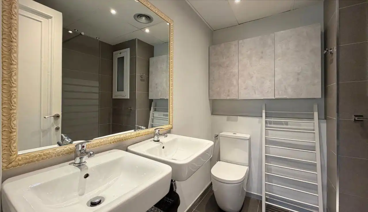 Baño de Piso en venta en Barcelona con Aire acondicionado, Calefacción y Terraza
