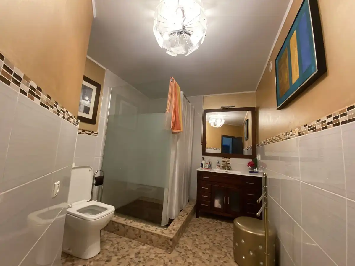 Baño de Casa adosada en venta en Ojén con Aire acondicionado, Amueblado y TV