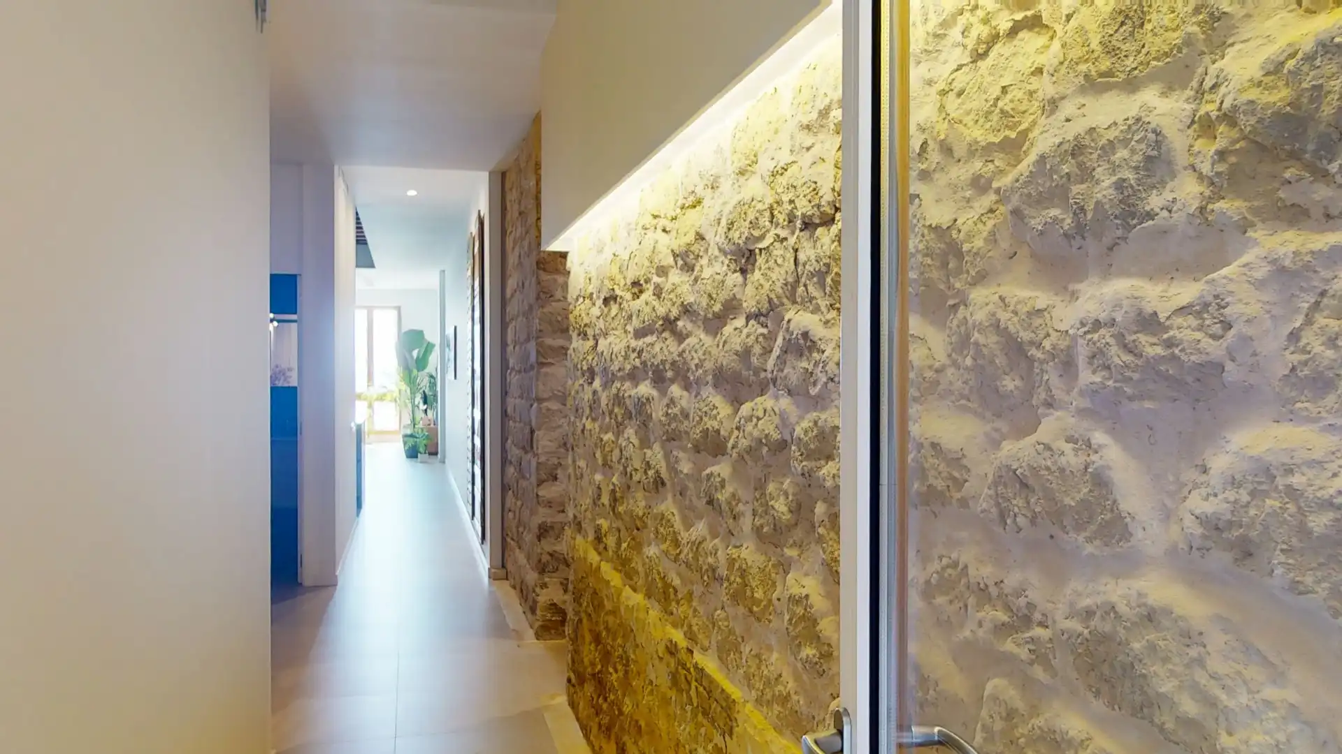 Wohnung zum Verkauf in Alicante / Alacant mit Klimaanlage, Privatgarten und Abstellraum