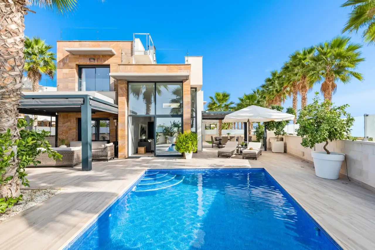Piscina de Casa o xalet en venda en Rojales amb Aire condicionat, Jardí privat i Terrassa