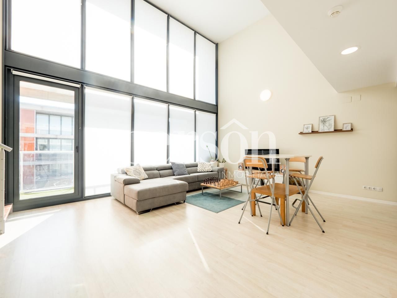 Sala d'estar de Dúplex de lloguer en Manises amb Aire condicionat, Calefacció i Terrassa