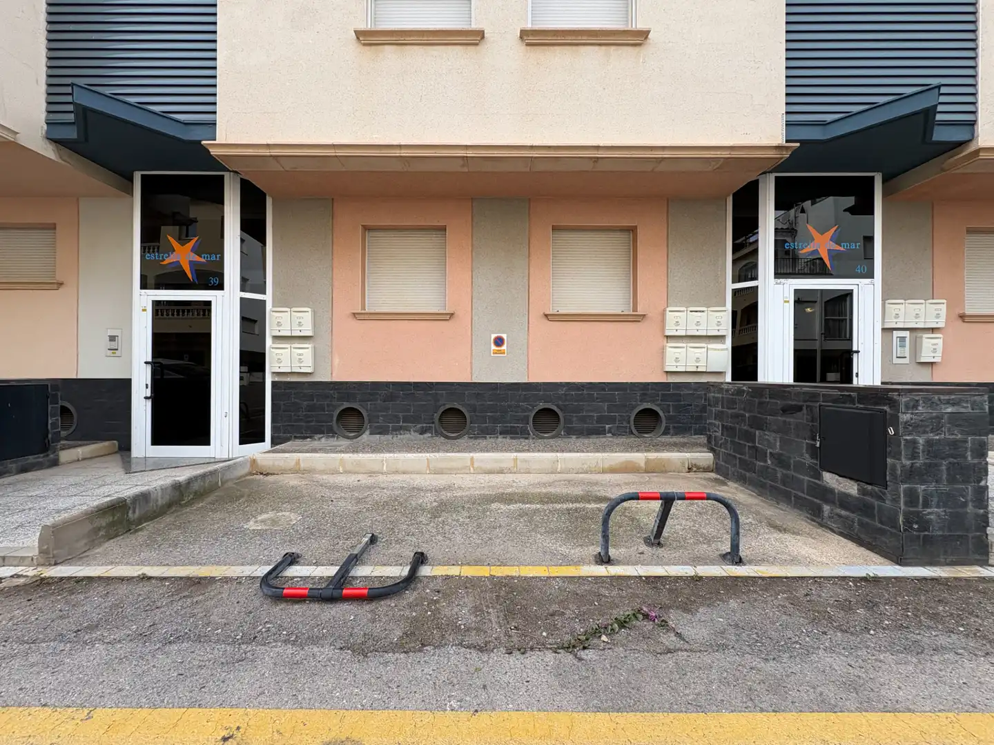 Aparcament de Dúplex en venda en Empuriabrava amb Aire condicionat, Terrassa i Balcó