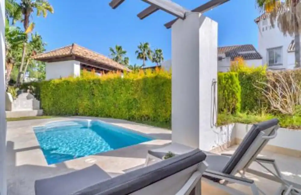 Vista exterior de Casa o chalet de alquiler en Marbella con Aire acondicionado, Jardín privado y Terraza