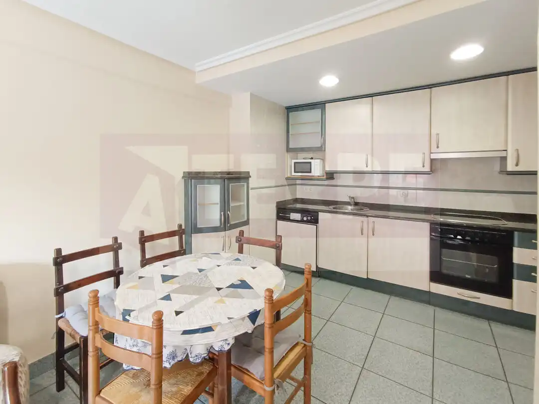 Cocina de Piso en venta en Lezo con Calefacción, Trastero y Balcón
