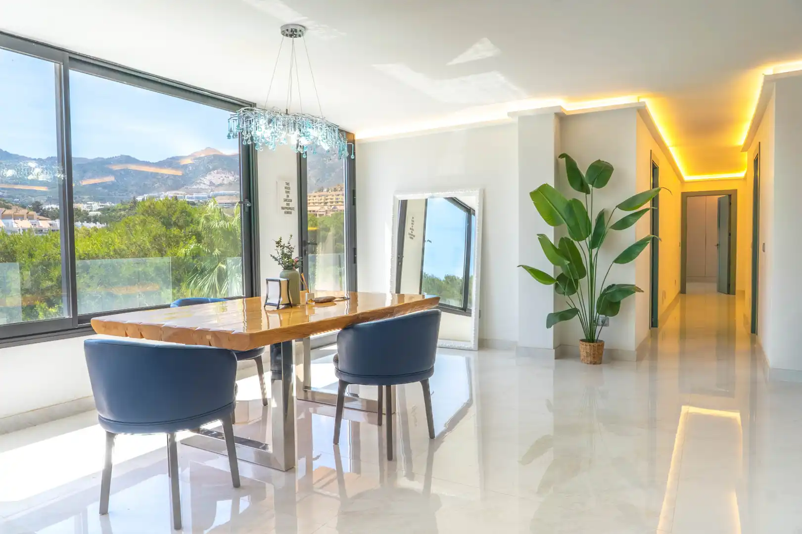 Menjador de Casa o xalet en venda en Benalmádena amb Aire condicionat, Calefacció i Jardí privat