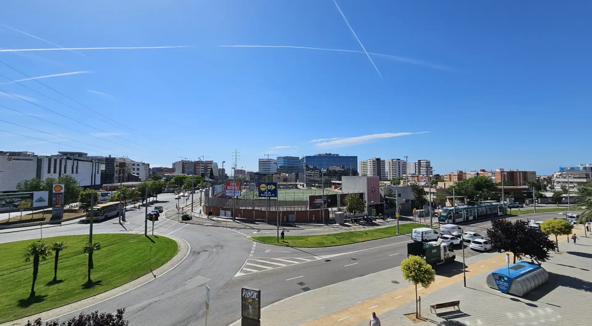 Außenansicht von Büro zur Miete in Sant Joan Despí mit Klimaanlage und Alarm