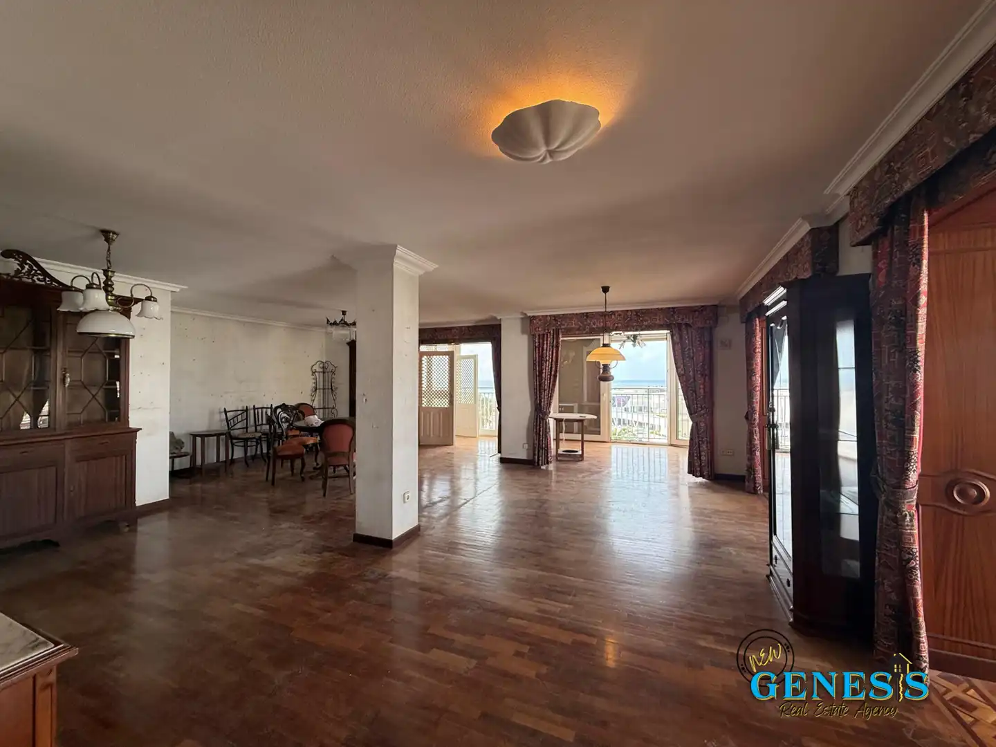 Menjador de Apartament en venda en Torrevieja amb Parquet i Moblat