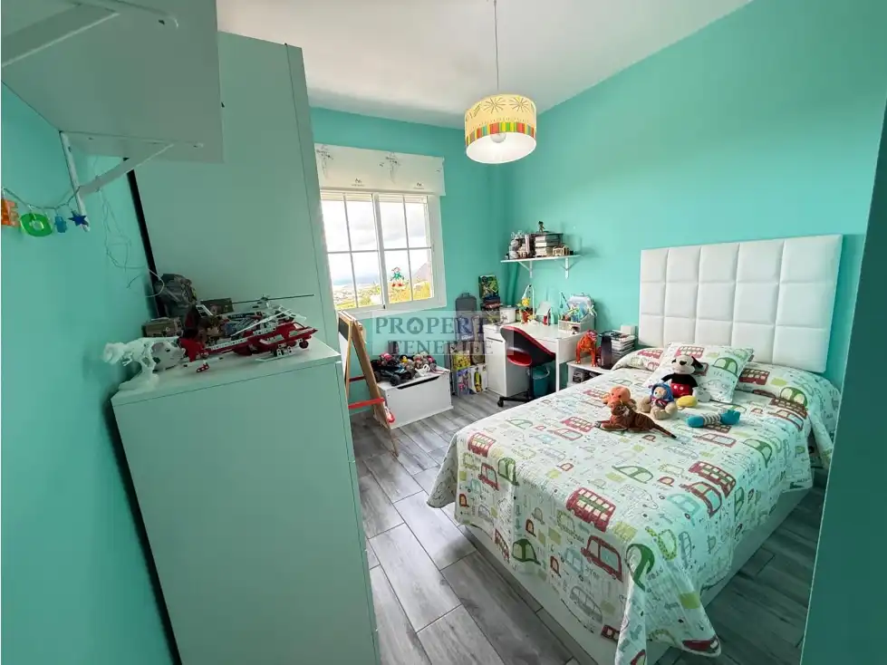 Schlafzimmer von Wohnungen zum Verkauf in Arona mit Klimaanlage und Möbliert