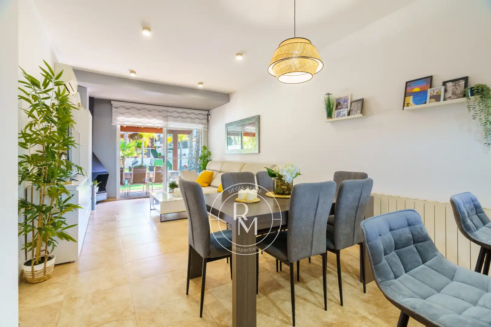 Comedor de Casa adosada en venta en Roda de Berà con Aire acondicionado, Calefacción y Jardín privado
