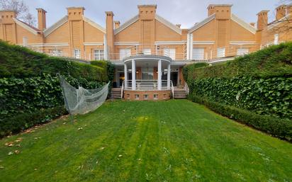 Vista exterior de Casa o xalet en venda en  Logroño amb Calefacció, Jardí privat i Parquet