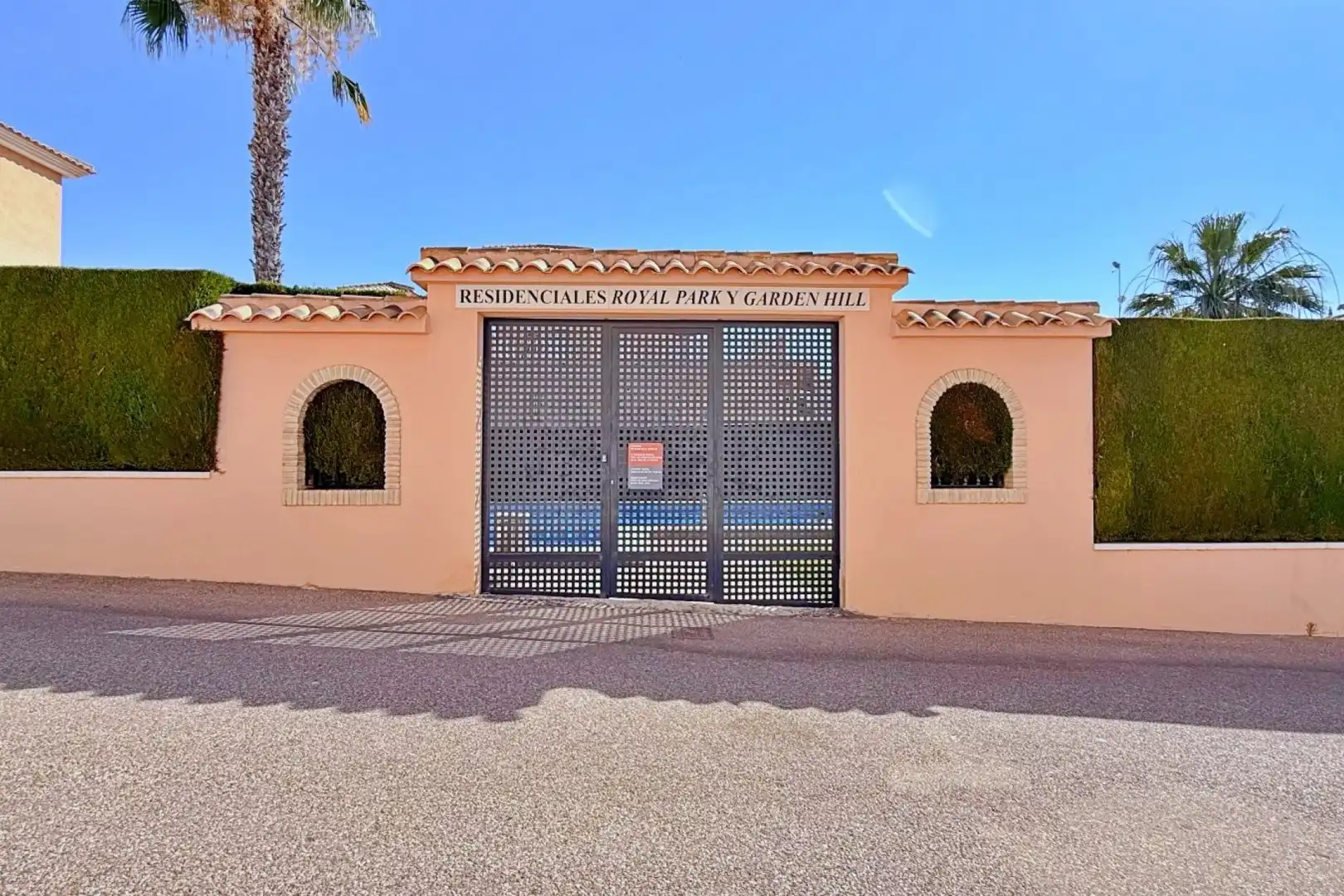Vista exterior de Casa o xalet en venda en Orihuela amb Calefacció, Jardí privat i Terrassa