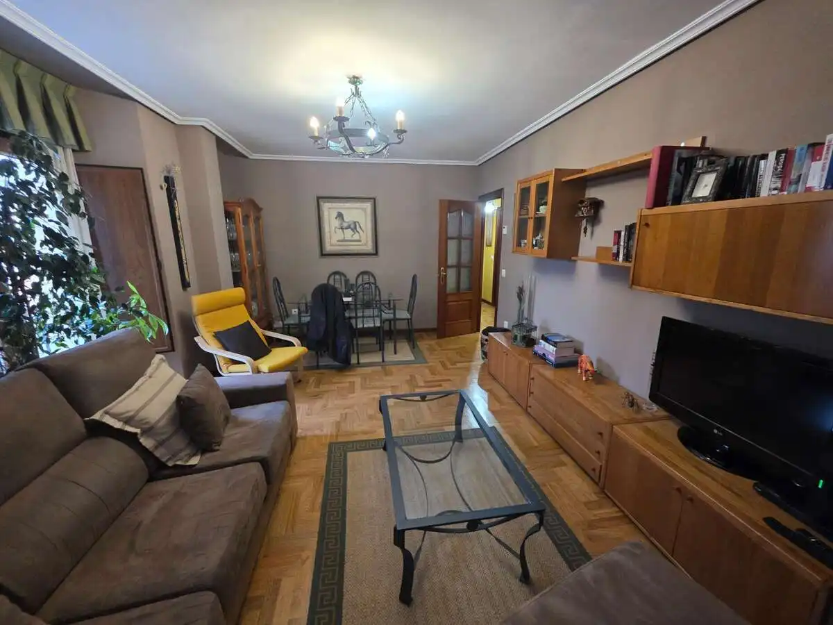 Sala d'estar de Pis en venda en Avilés amb Calefacció i Traster