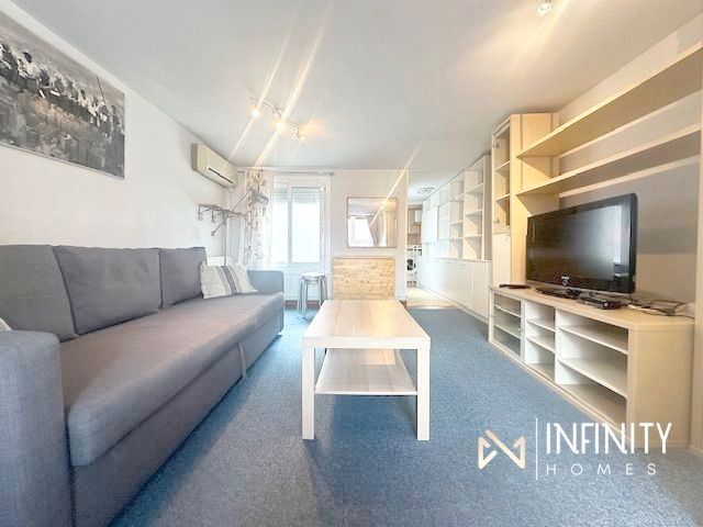 Sala d'estar de Àtic de lloguer en Bilbao  amb Aire condicionat i Calefacció