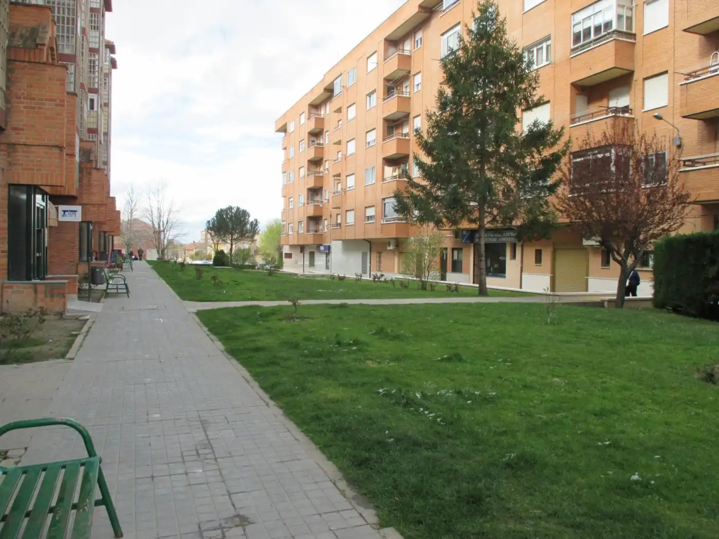 Vista exterior de Local en venda en Segovia