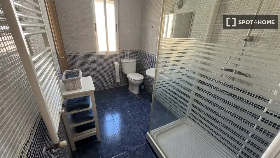 Baño de Piso para compartir en Murcia con Aire acondicionado, Calefacción y Amueblado