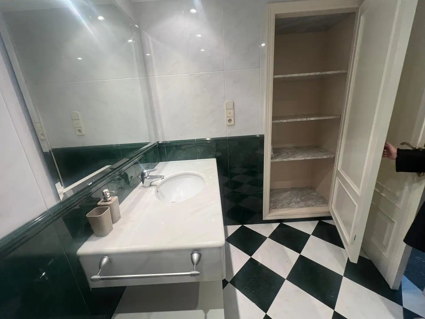 Baño de Piso de alquiler en Tavernes de la Valldigna con Aire acondicionado y Amueblado