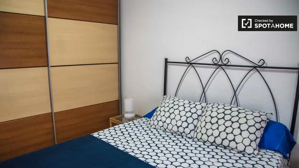 Bedroom of Flat for rent in Valencia  with Air Conditioner, Heating and Furnished