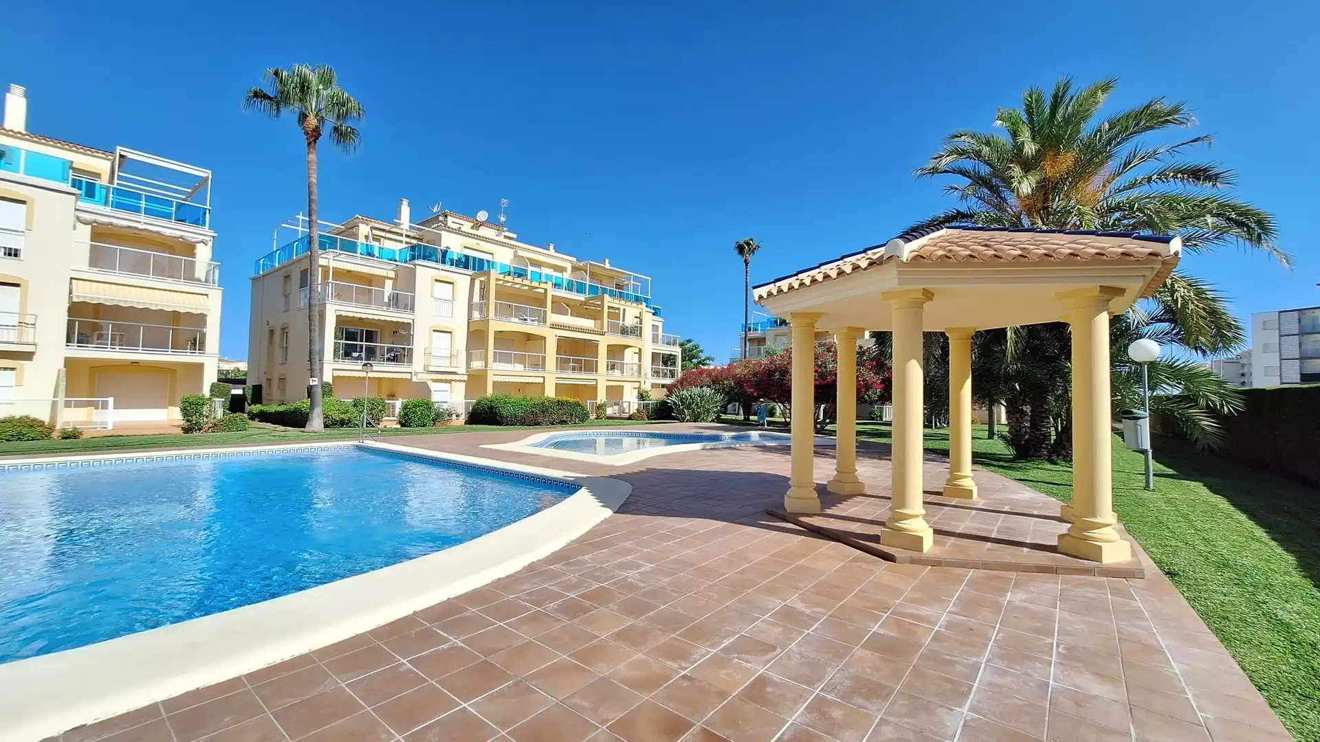 Piscina de Piso en venta en Dénia con Aire acondicionado, Terraza y Piscina