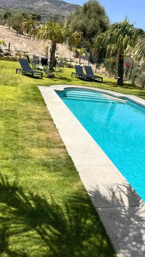 Schwimmbecken von Country house zur Miete in Alozaina mit Klimaanlage, Privatgarten und Abstellraum