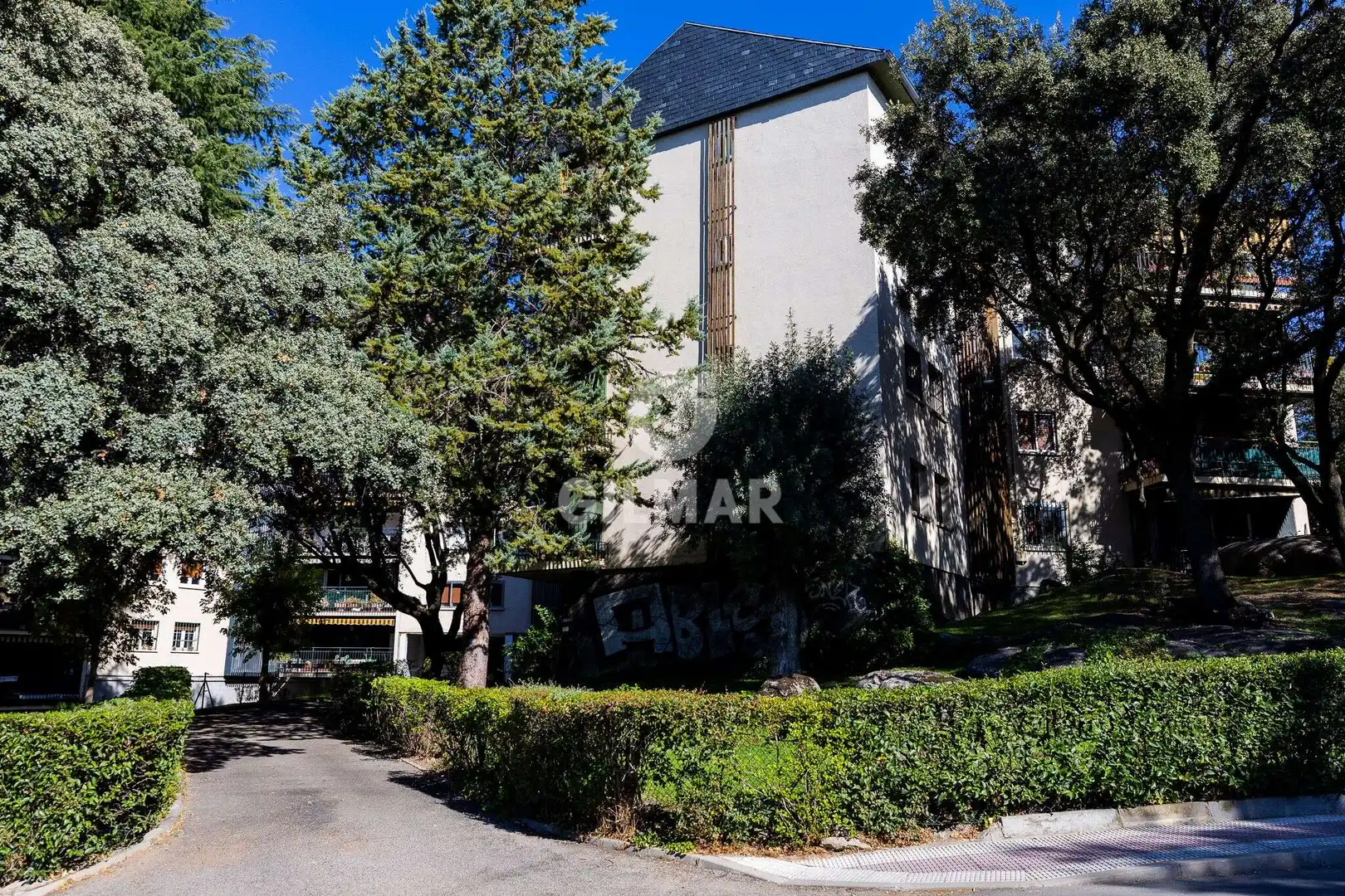 Vista exterior de Piso en venta en Collado Villalba con Calefacción, Jardín privado y Piscina