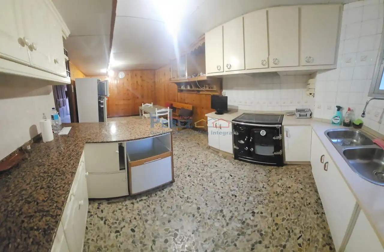 Cocina de Finca rústica en venta en Cabanas con Calefacción y Jardín privado