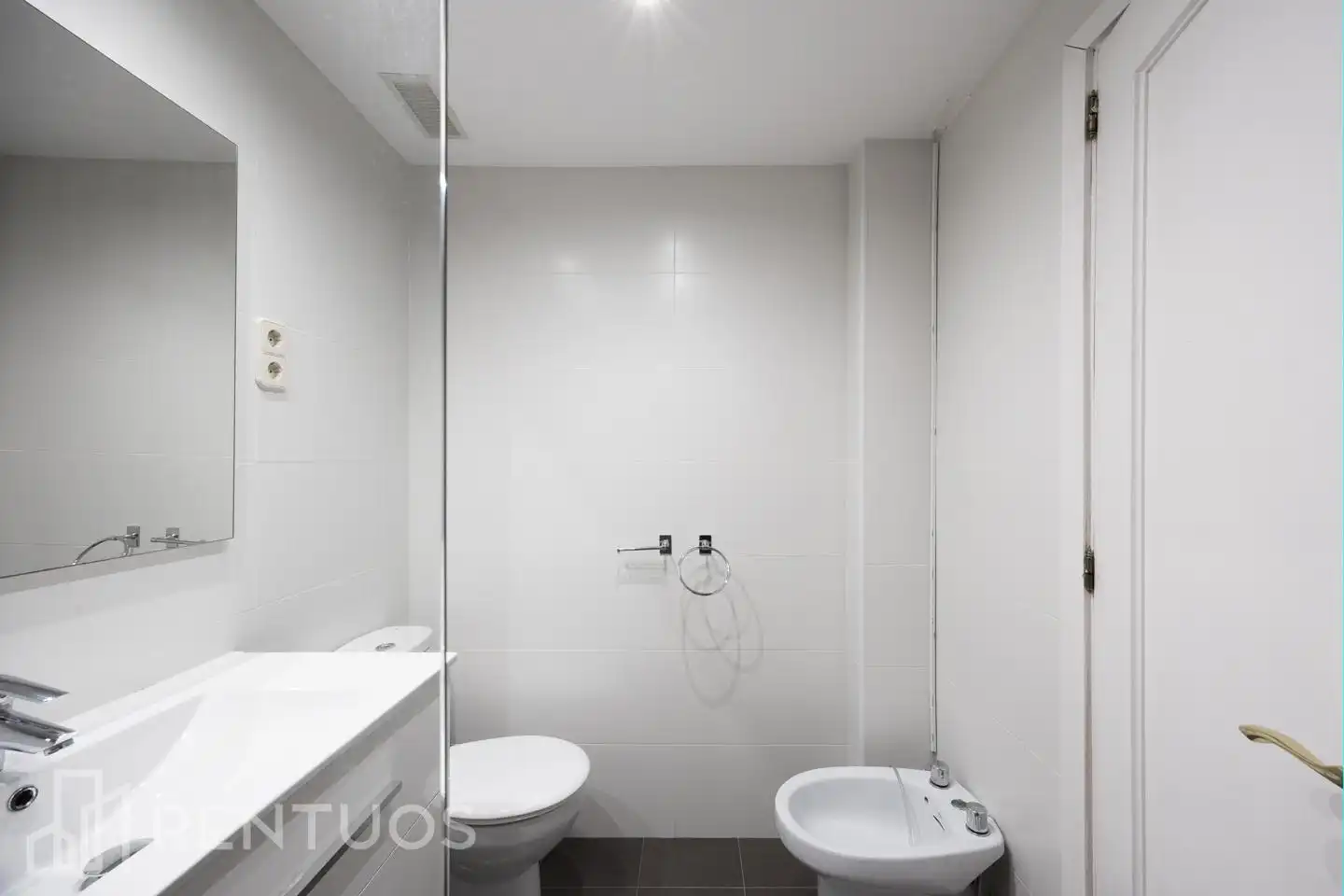 Bathroom of Flat for rent in Majadahonda  with Air Conditioner, Heating and Parquet flooring