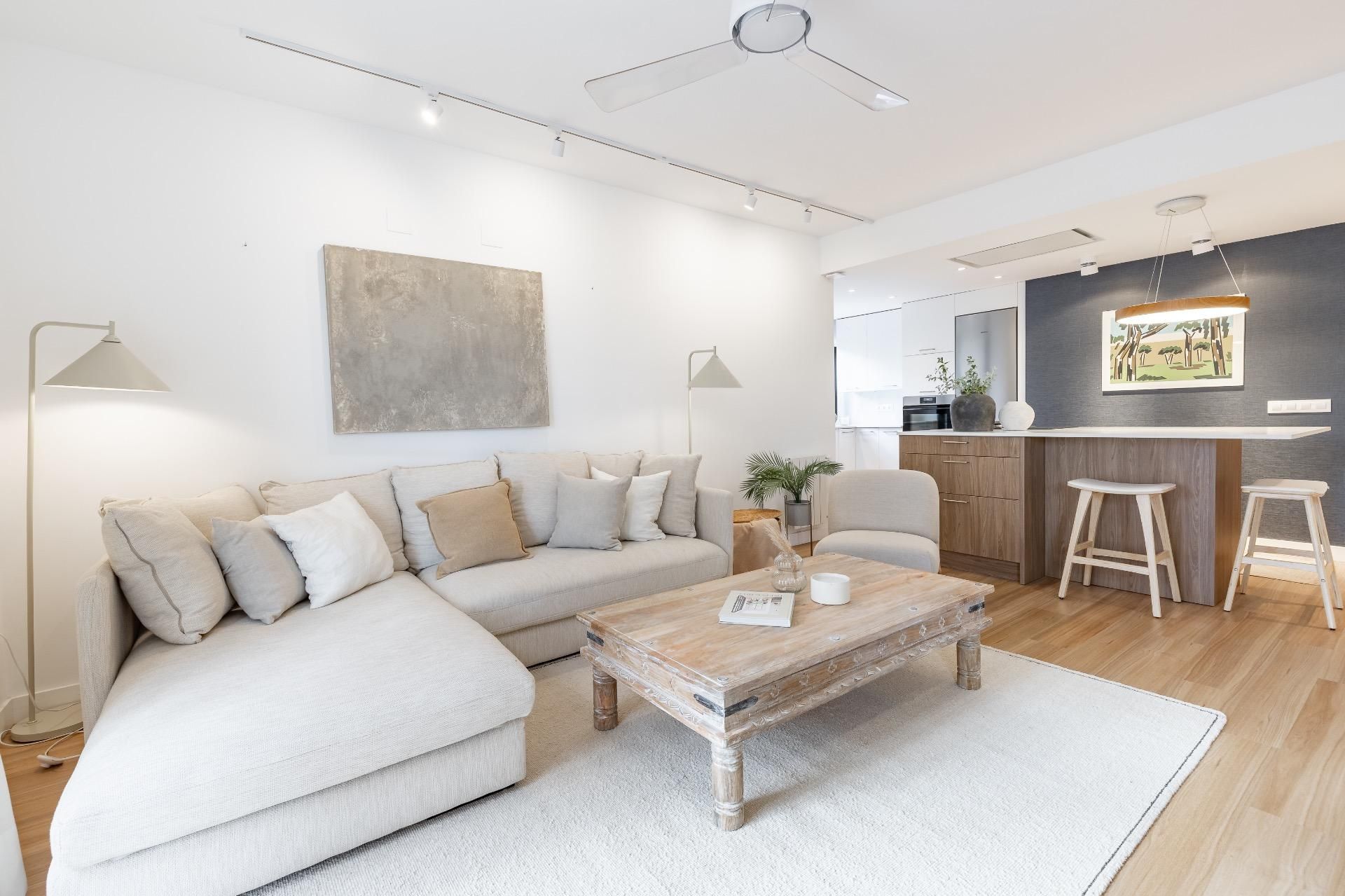 Sala d'estar de Àtic en venda en Rocafort amb Calefacció, Parquet i Terrassa