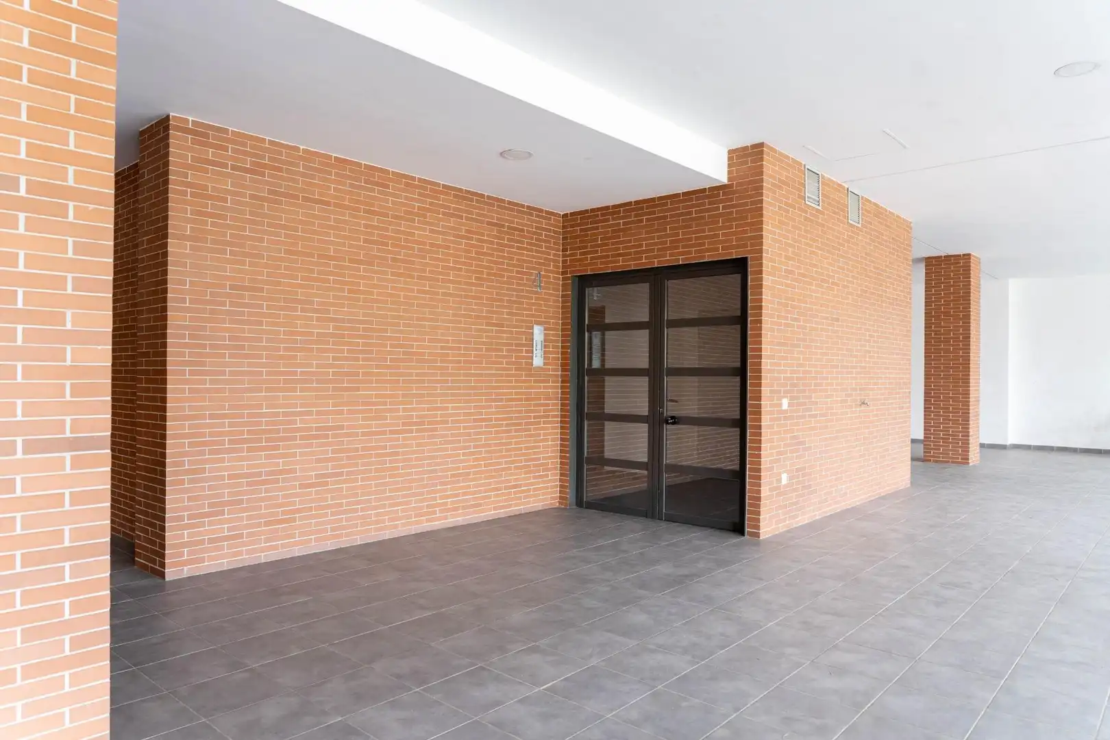 Piso en venta en Tomares con Aire acondicionado, Calefacción y Jardín privado