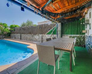 Jardí de Casa adosada en venda en Ripollet amb Calefacció, Terrassa i Piscina