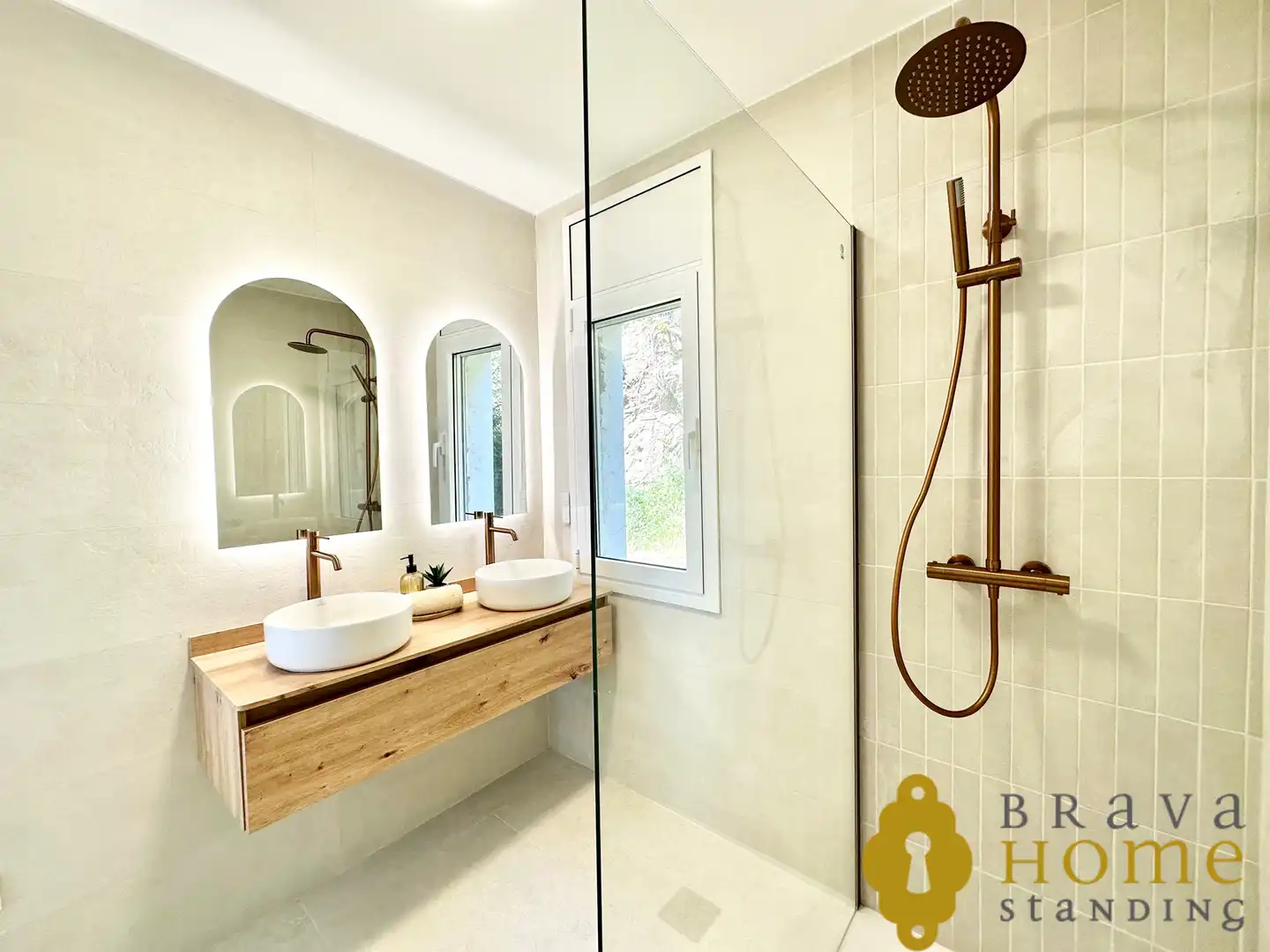 Badezimmer von Wohnung zum Verkauf in Roses mit Klimaanlage, Terrasse und Möbliert