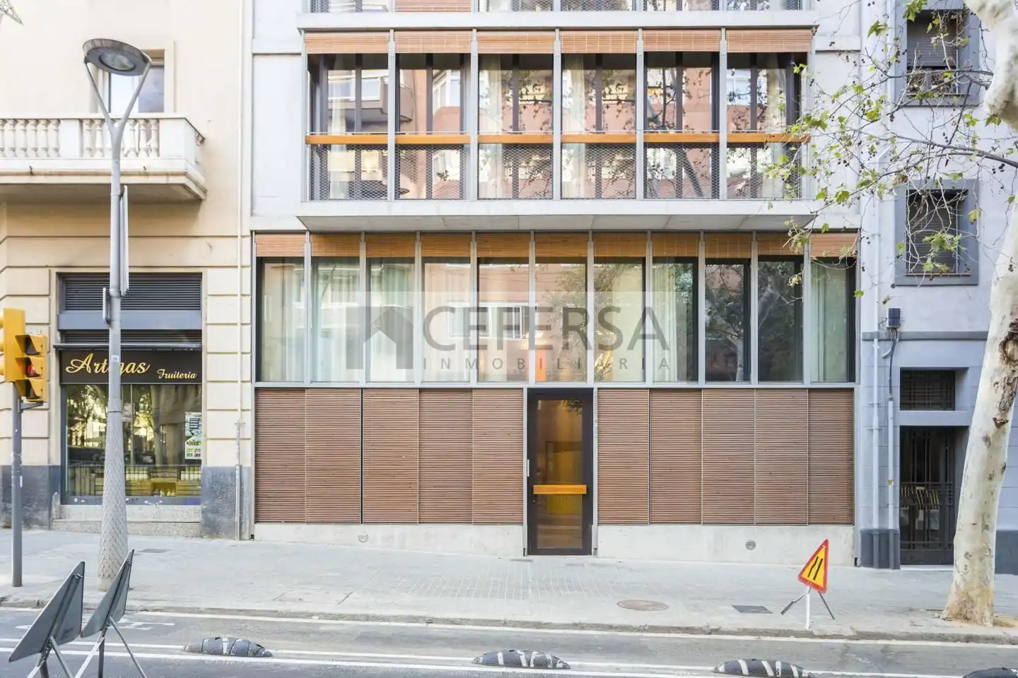 Planta baja en venta en De Sardenya, Sagrada Família