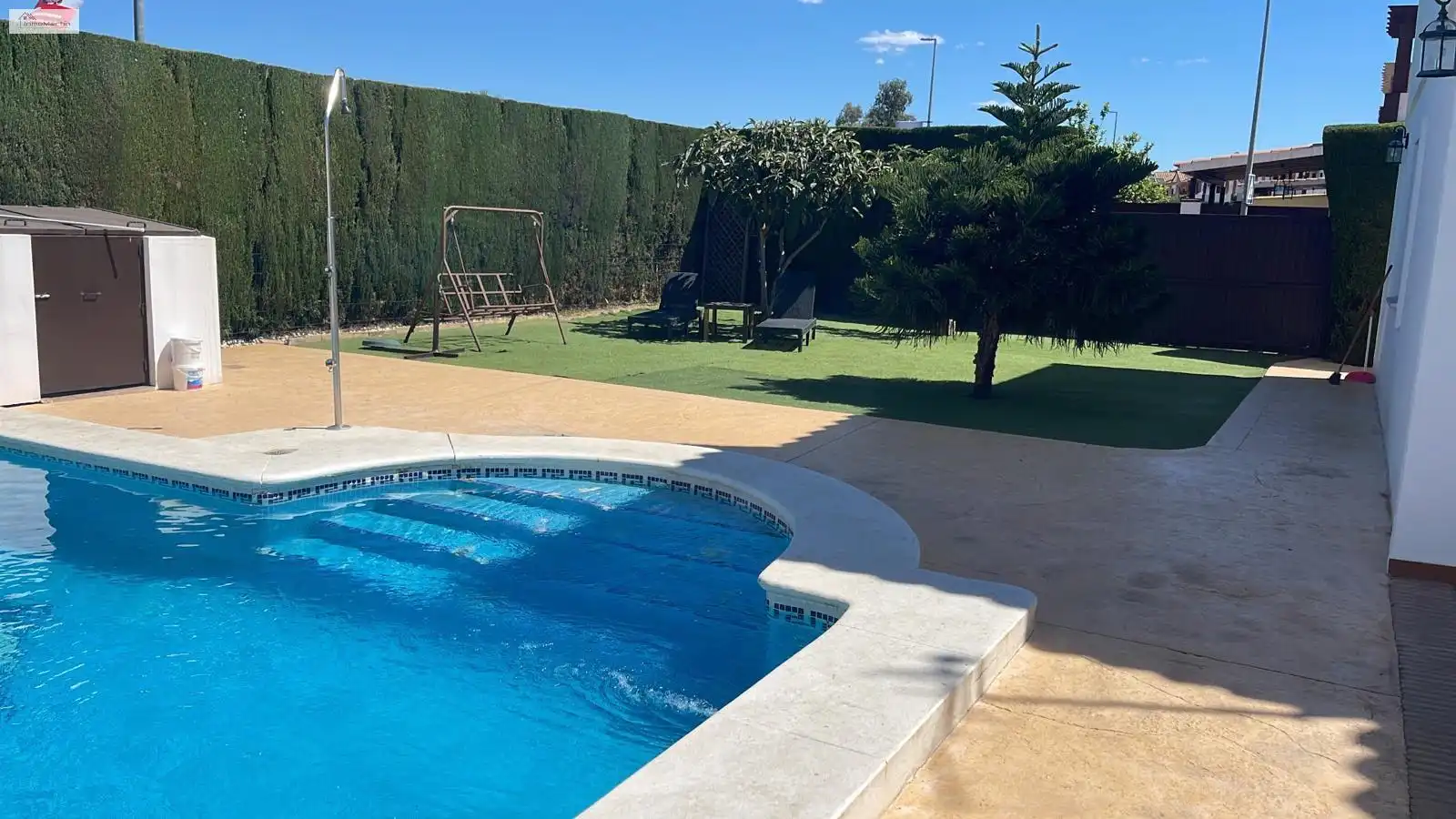 Piscina de Casa adosada en venda en Alcalá del Río amb Aire condicionat, Calefacció i Jardí privat