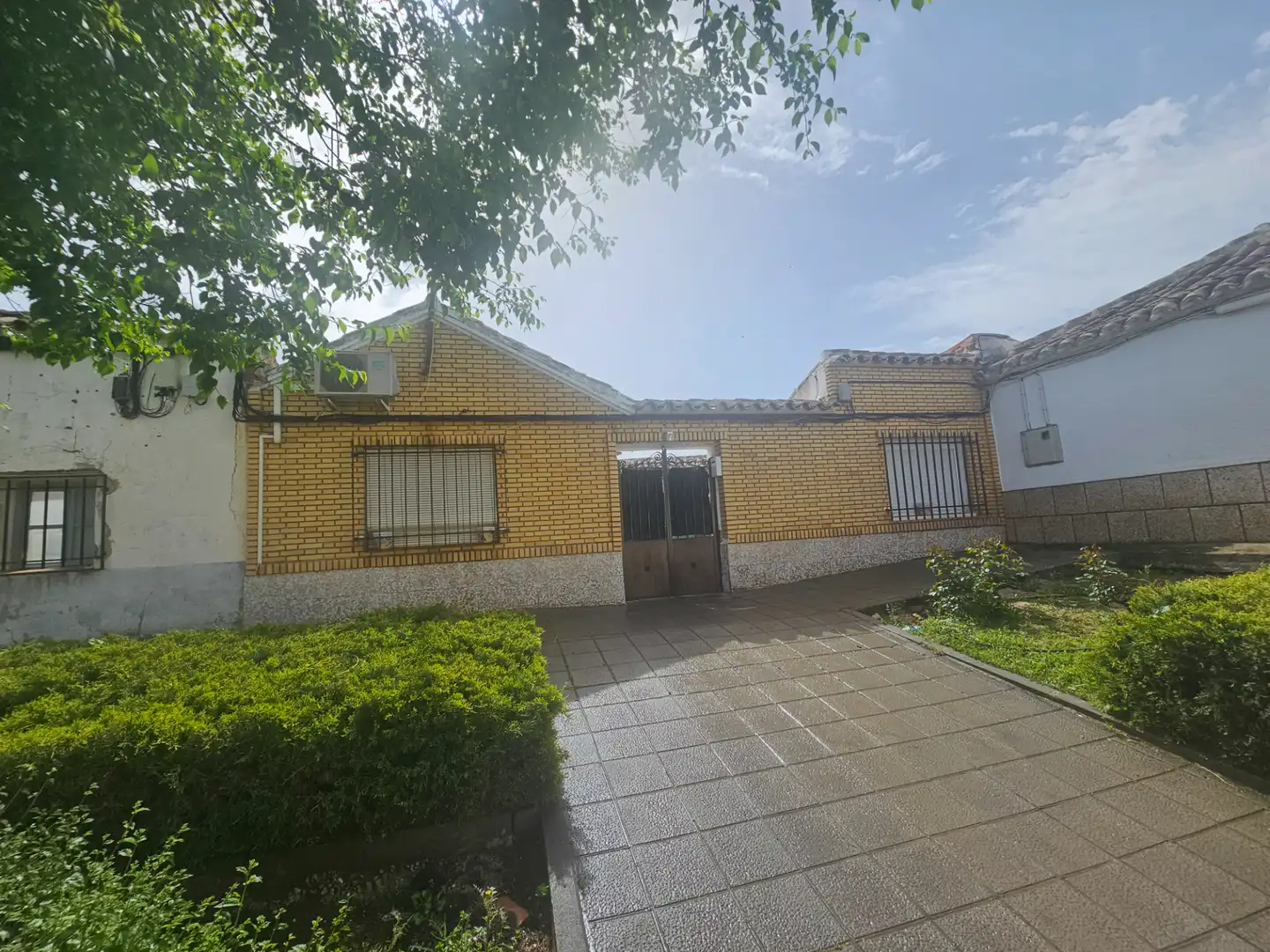 Vista exterior de Casa o chalet en venta en Polán con Aire acondicionado, Calefacción y Horno