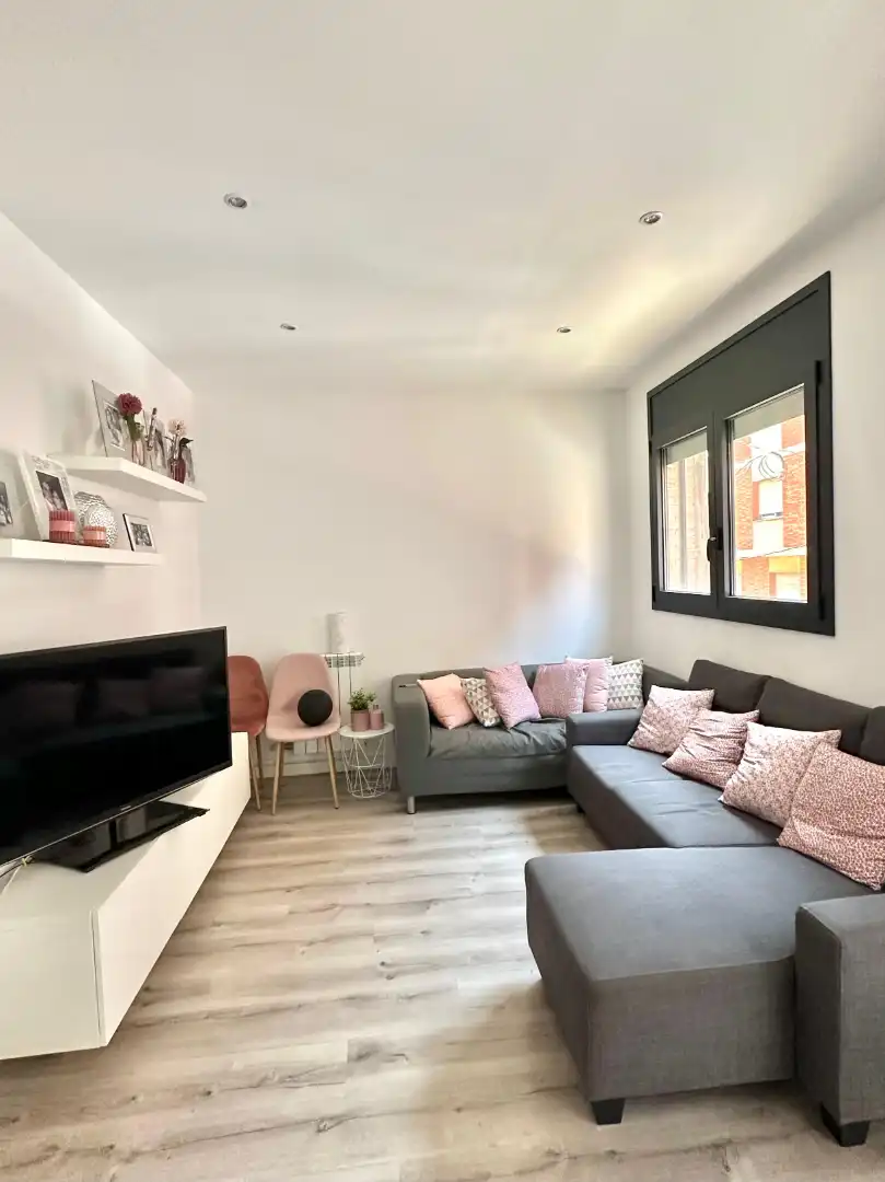 Living room of Detached homes for sale in Santa Coloma de Gramenet  with Air Conditioner, Heating and Parquet flooring