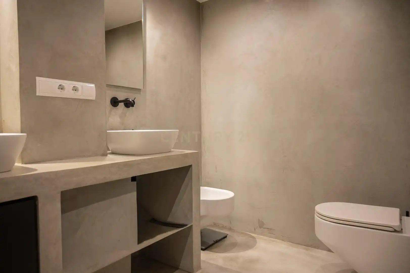 Baño de Apartamento de alquiler en Santa Eulària des Riu con Aire acondicionado, Jardín privado y Piscina comunitaria