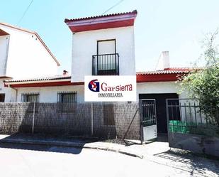 Vista exterior de Casa o xalet en venda en Santa María del Tiétar amb Terrassa