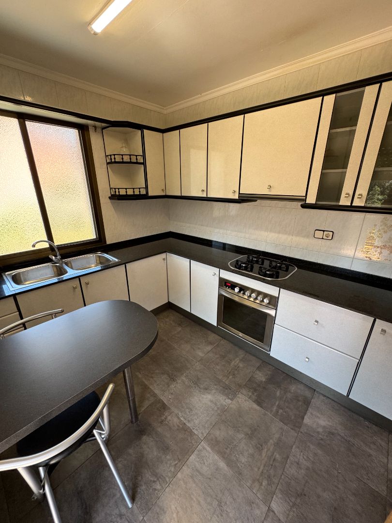 Cuina de Casa o xalet en venda en Castellví de Rosanes amb Calefacció, Jardí privat i Terrassa