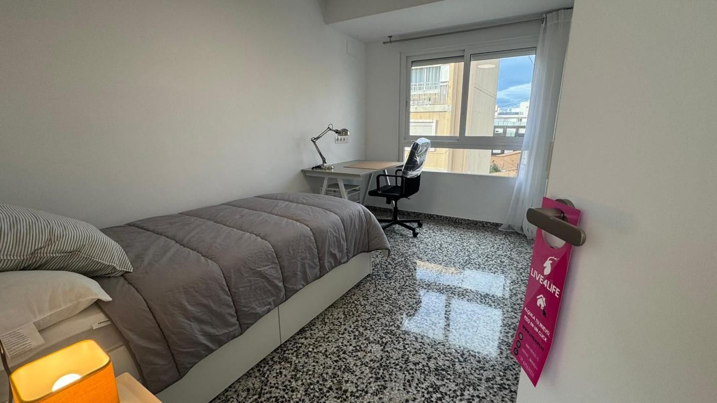 Flat to share in Carrer Mestre Marçal, Torrefiel, Rascanya